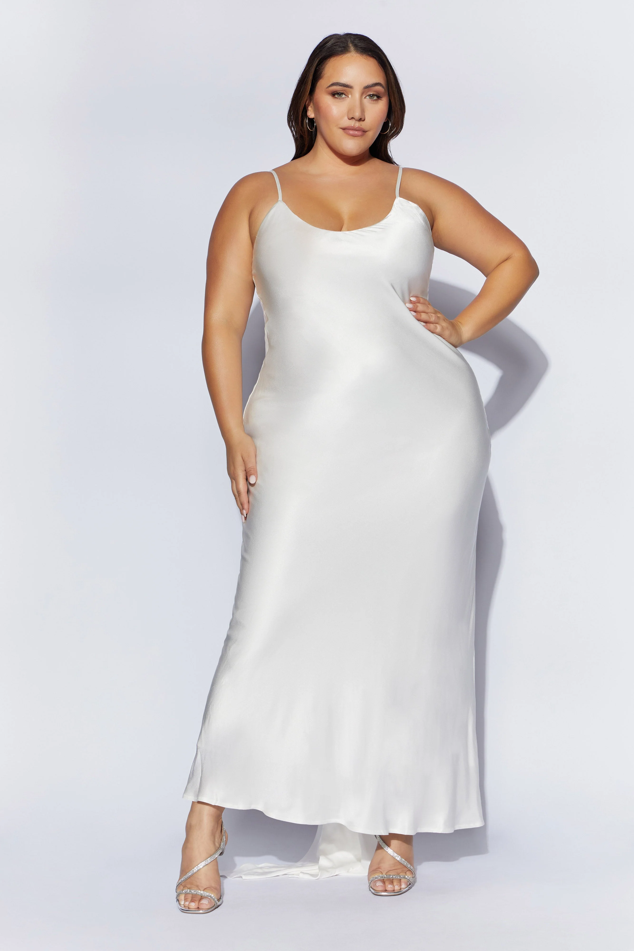 Kailey Low Back Maxi Dress With Bow Train - White - Image 8